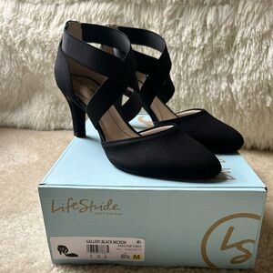 Lifestride heels “Gallery” in black size 8.5